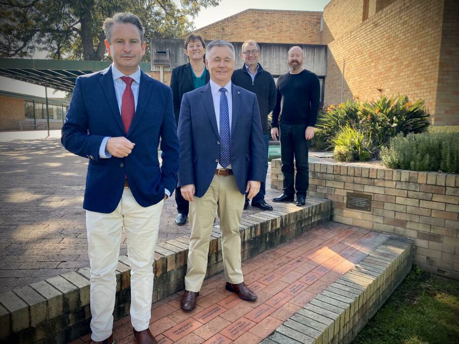 ANNOUNCEMENT: Shadow Minister for Local Government Greg Warren and Shadow Minister for Rural Roads Mick Veitch met Councillors from the Singleton and Muswellbrook Local Government Areas to discuss their concerns.