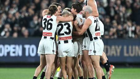 Collingwood have overcome arch-rivals Carlton with a six-point win in an MCG classic. (Joel Carrett/AAP PHOTOS)