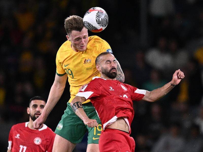 Socceroos coach Graham Arnold wants Harry Souttar (top) to secure a move to a new club. (Dan Himbrechts/AAP PHOTOS)